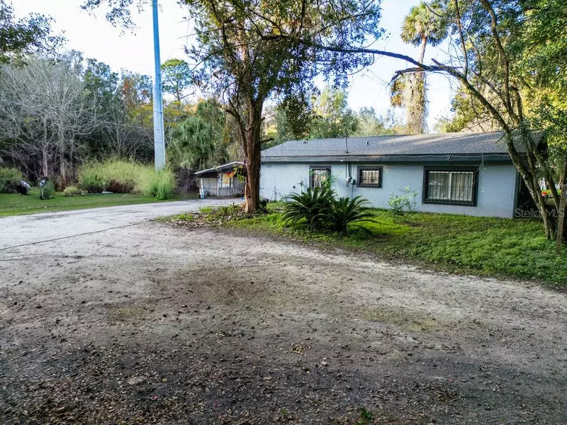 5450 PARK AVE, De Leon Springs, FL 32130