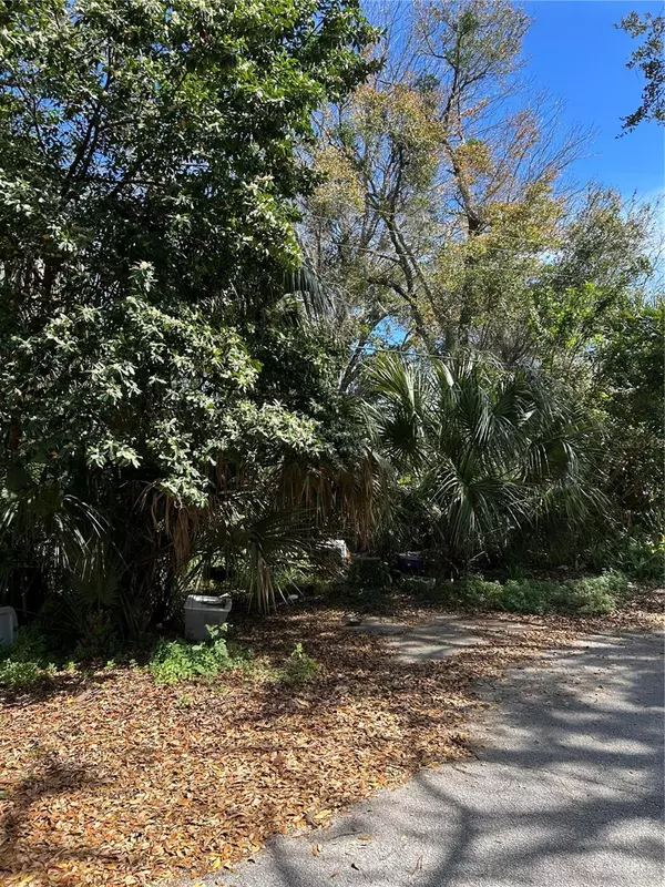 Daytona Beach, FL 32114,1127 MARTHA DR