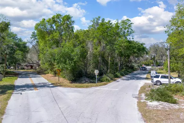 2221 HOLLY LN, Deland, FL 32724