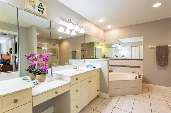Ormond Beach, FL 32174,10 FOXHUNTER FLAT