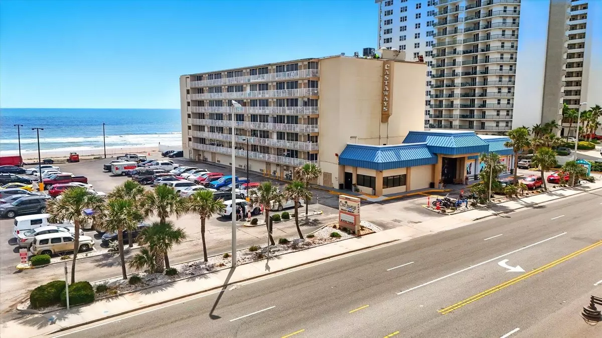 Daytona Beach, FL 32118,2043 S ATLANTIC AVE #305