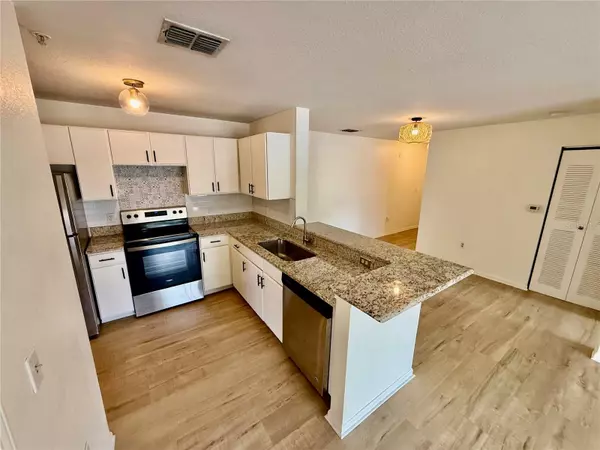 Port Orange, FL 32127,940 VILLAGE TRL #8-205