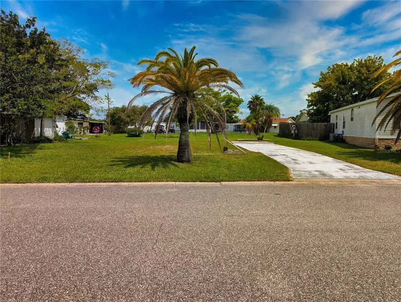 8 APPLEWOOD CIR, South Daytona, FL 32119
