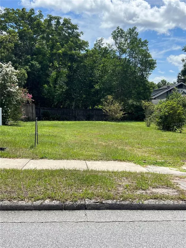235 N ADELLE AVE, Deland, FL 32720