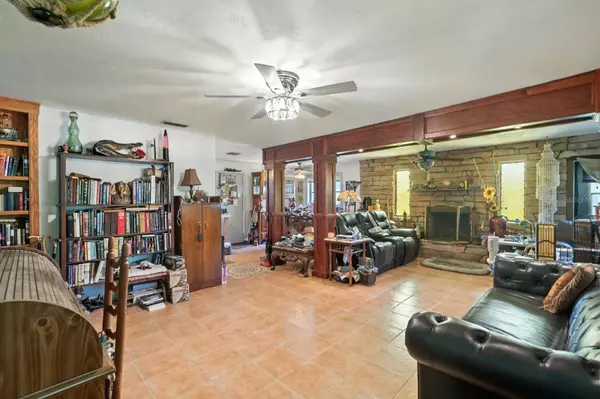 New Smyrna Beach, FL 32168,1990 LAKE DR