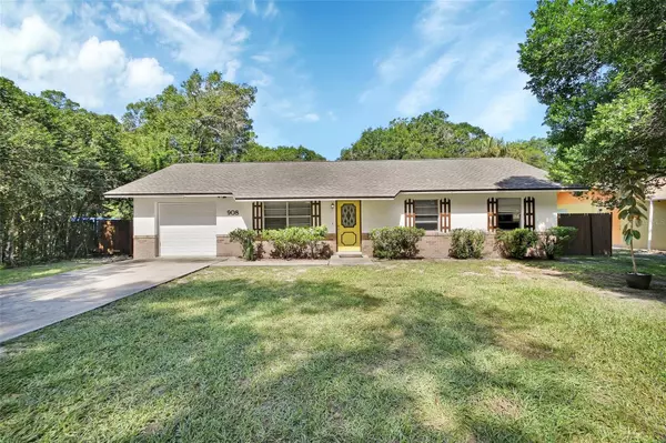 908 MASSACHUSETTS AVE, Deland, FL 32724
