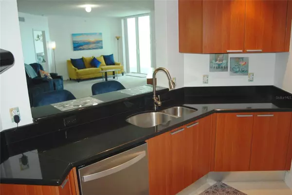 Daytona Beach, FL 32117,231 RIVERSIDE DR #1008-1