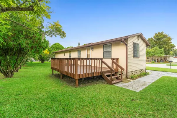 2040 HICKORYWOOD DR, South Daytona, FL 32119