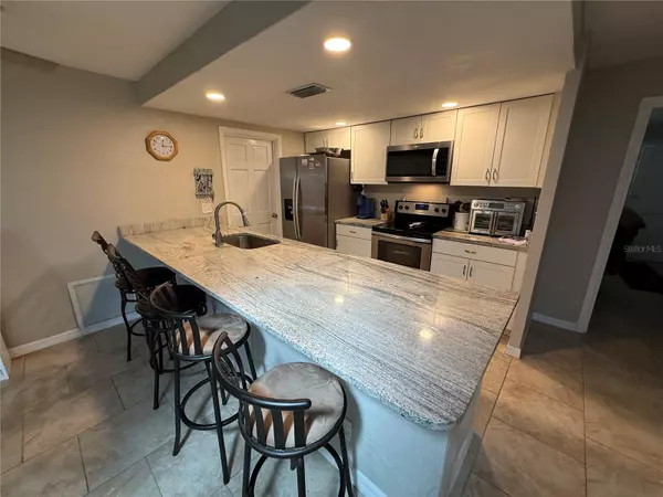 Ormond Beach, FL 32174,922 PARKWOOD DR