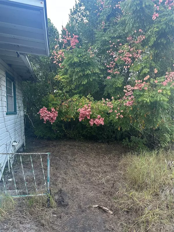 Deland, FL 32720,511 W BARTLETT ST