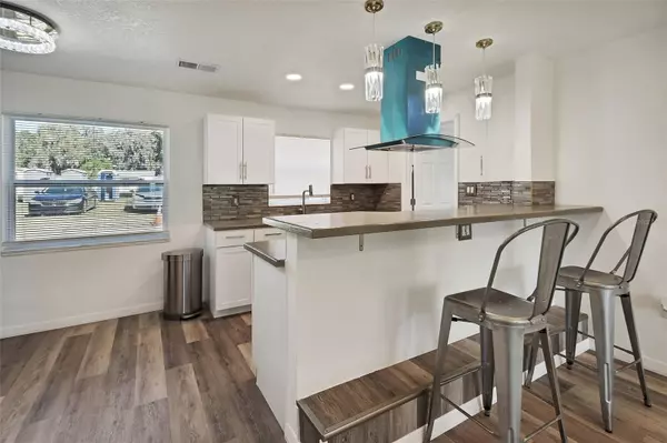 Deland, FL 32724,1015 E HOWRY AVE