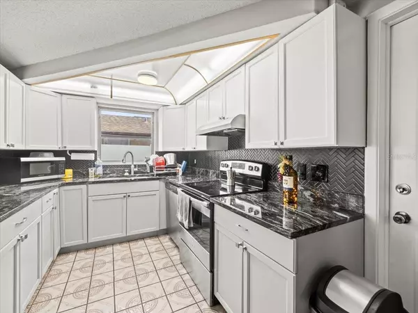 Port Richey, FL 34668,9100 SUFFOLK LN