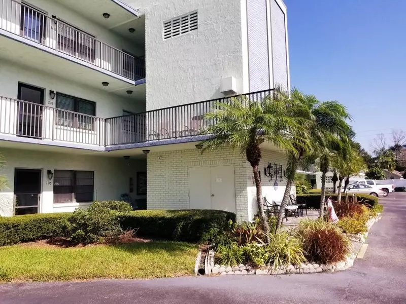 5973 TERRACE PARK DR N #304, St Petersburg, FL 33709