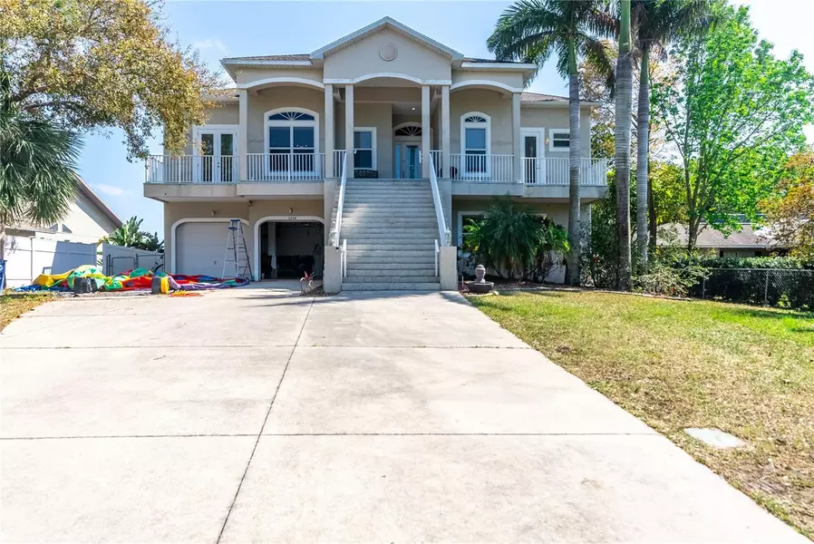 3208 BLUFF BLVD, Holiday, FL 34691