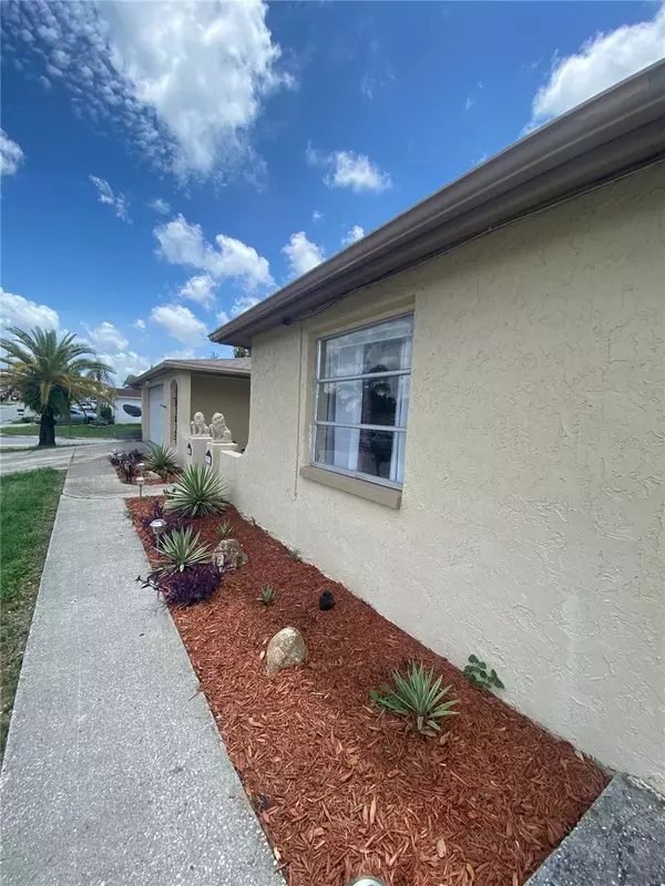 Port Richey, FL 34668,9811 GRAY FOX LN