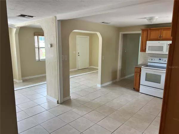 Tarpon Springs, FL 34689,710 PINE ST