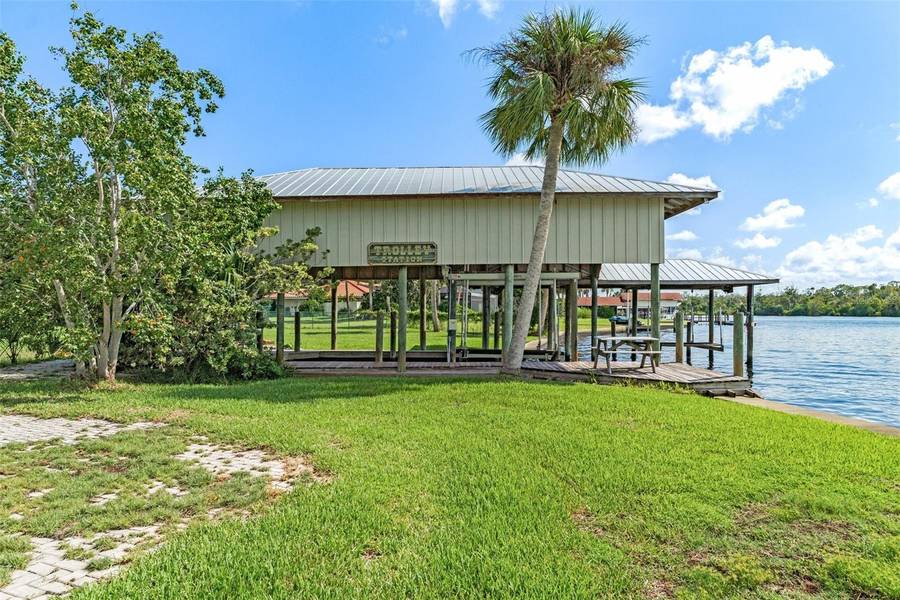 10708 W HALLS RIVER RD, Homosassa, FL 34448