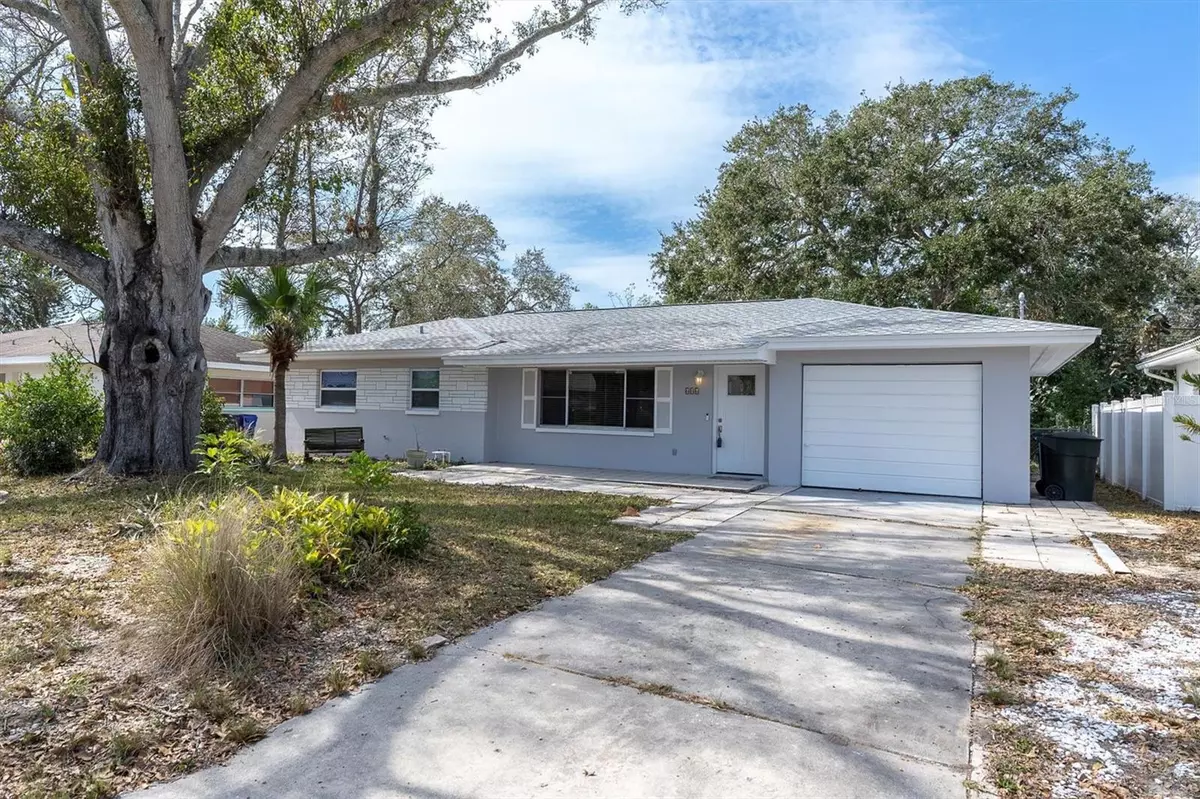 Dunedin, FL 34698,686 MANOR DR W