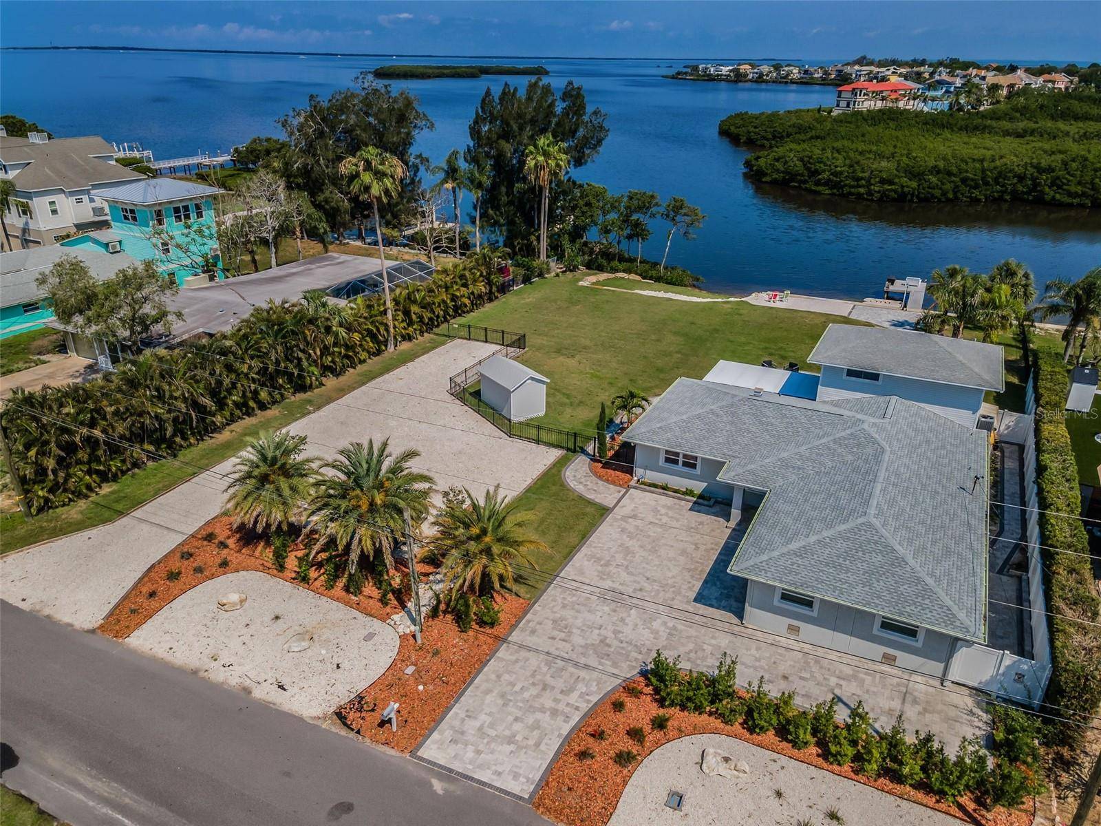 1620 SEA BREEZE DR, Tarpon Springs, FL 34689