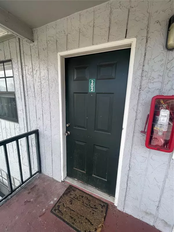 Tampa, FL 33612,203 PINE VIOLET CT #202