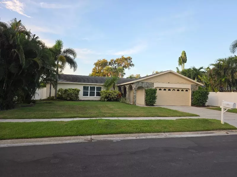 11932 99TH AVE AVE N, Seminole, FL 33772