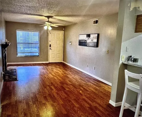 Tampa, FL 33613,14736 NORWOOD OAKS DR #103
