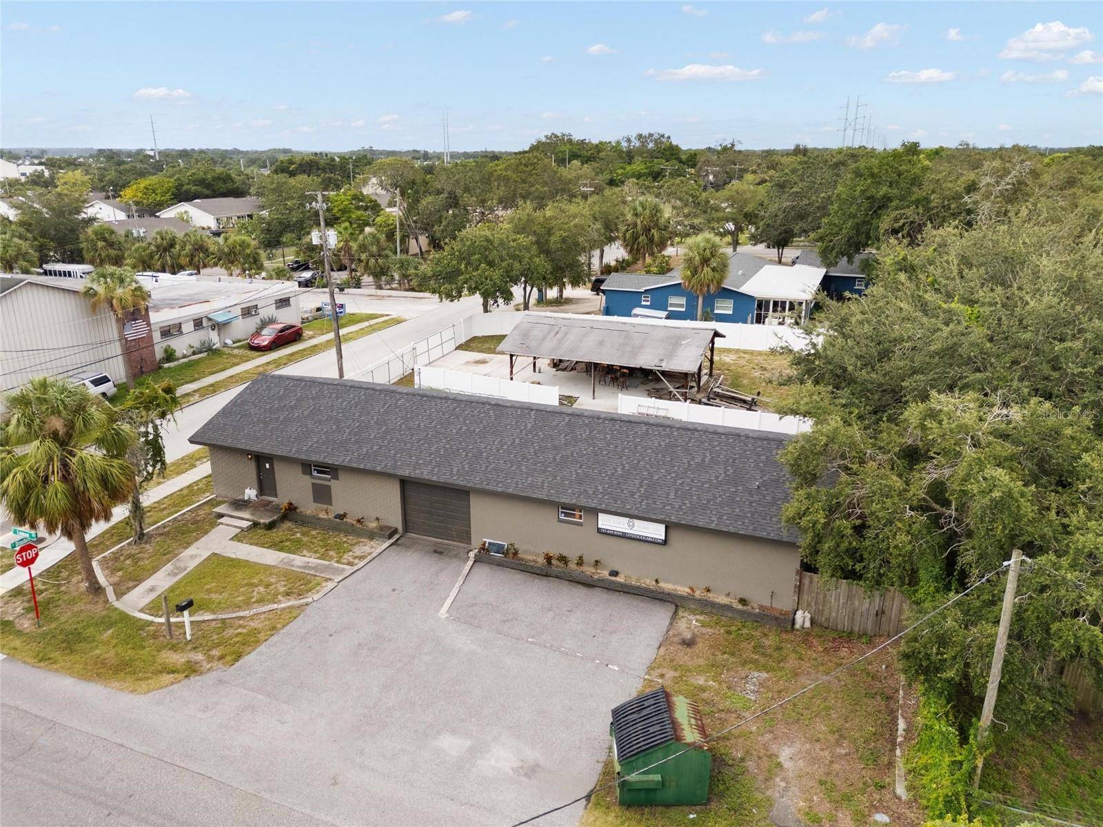 Tarpon Springs, FL 34689,526 E LEMON ST
