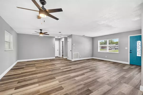 St Petersburg, FL 33702,6965 21ST ST N