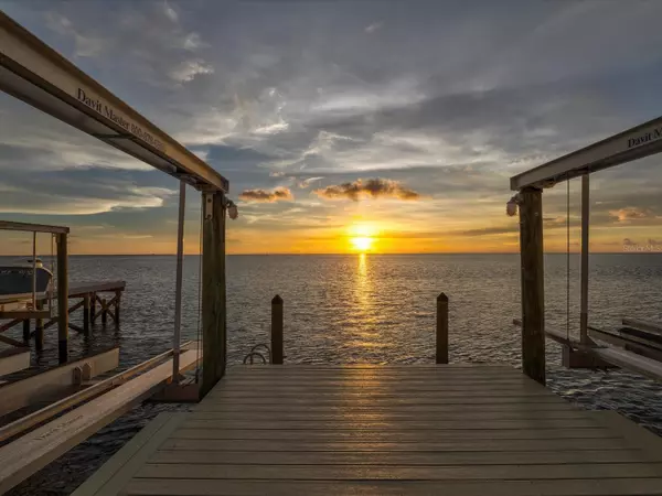 5101 WESTSHORE DR, New Port Richey, FL 34652