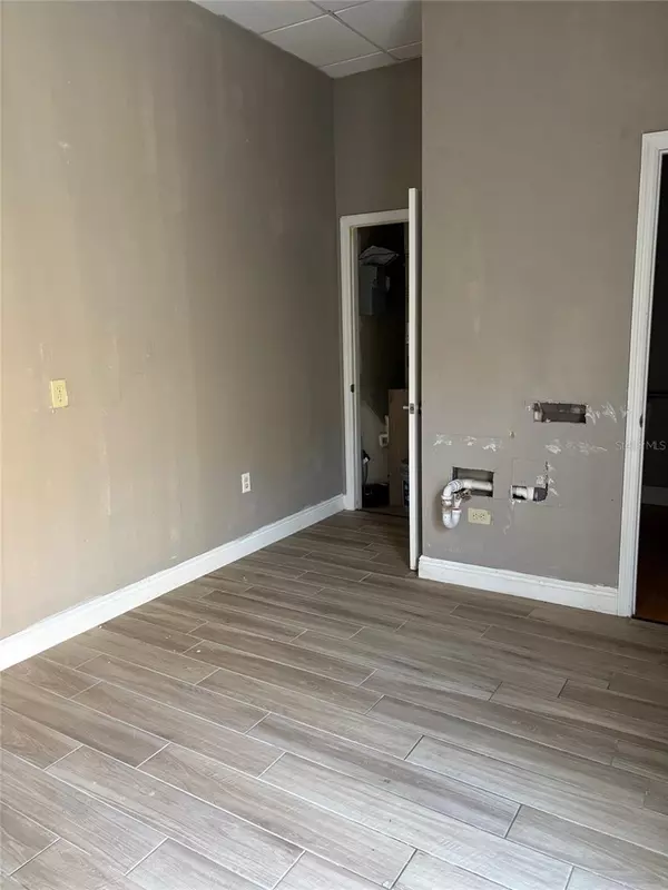 Land O Lakes, FL 34639,5132 LAND O LAKES BLVD #105