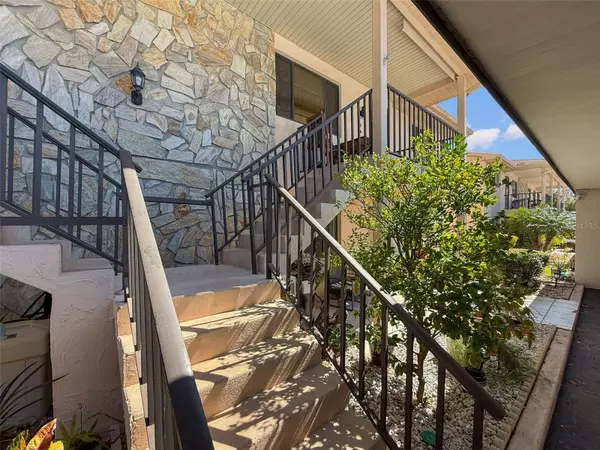 Port Richey, FL 34668,9981 EAGLES POINT CIR #4