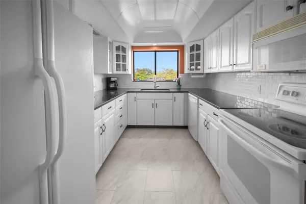 Tarpon Springs, FL 34689,408 TARPON PT PT