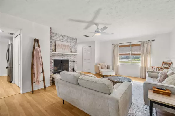 Dade City, FL 33525,37321 HICKORY HILL LN