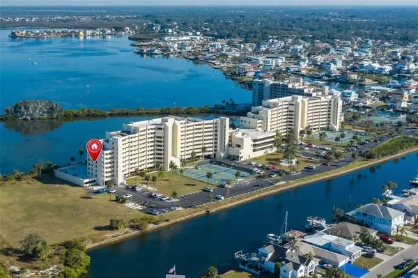 Hudson, FL 34667,5915 SEA RANCH DR #415