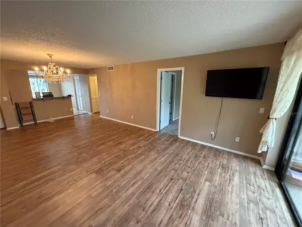 Oldsmar, FL 34677,274 CYPRESS LN