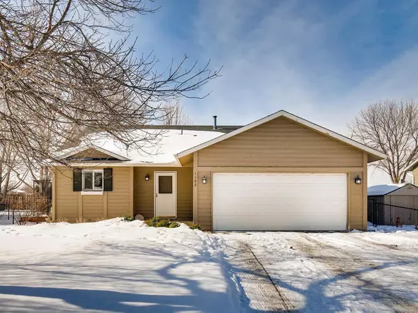 1192 Sapphire LN, Shakopee, MN 55379