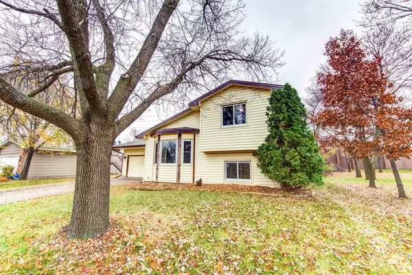 9611 97th PL N, Maple Grove, MN 55369