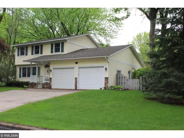 910 Glenmoor LN, Glencoe, MN 55336