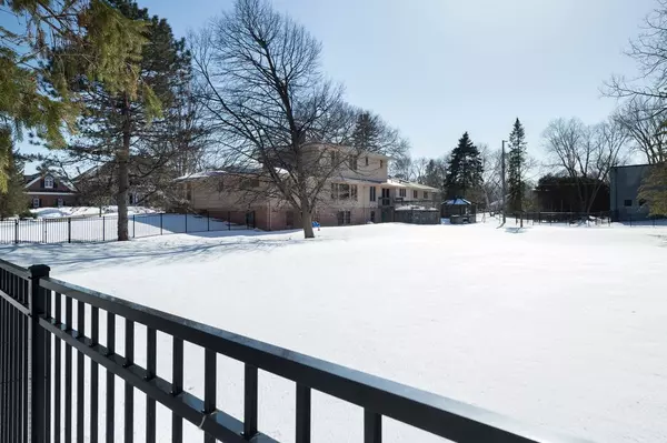 Edina, MN 55436,5804 Mait LN