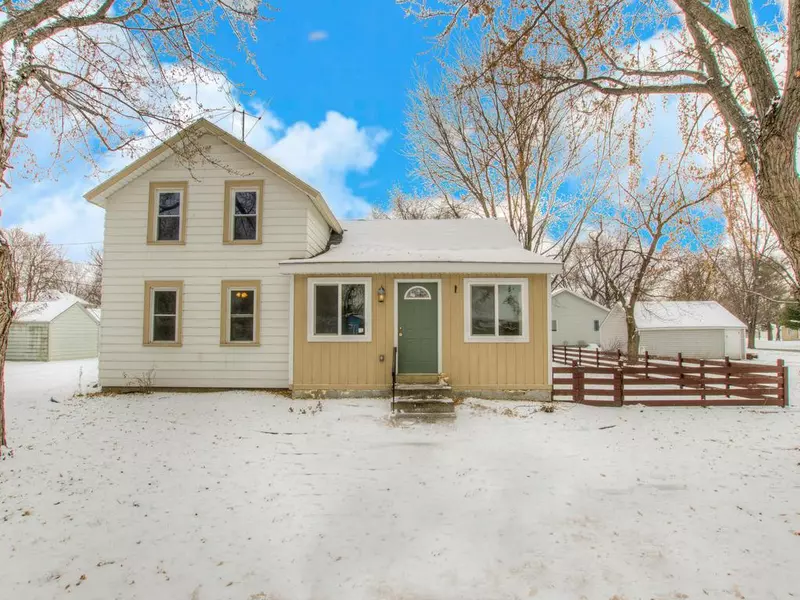 415 E Prairie ST, Belle Plaine, MN 56011