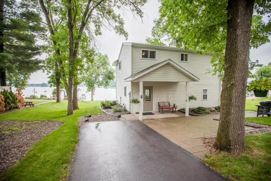 29895 Glader BLVD, Chisago Lake Twp, MN 55045