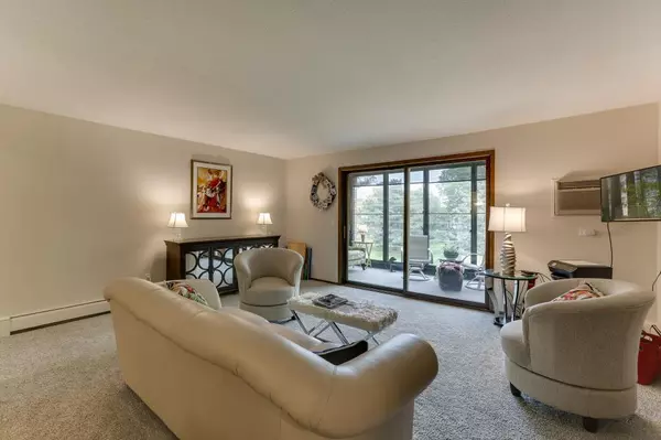 Edina, MN 55436,4370 Brookside CT #301