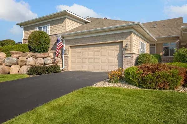 15273 Jeffers PASS NW, Prior Lake, MN 55372