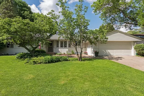 4304 Philbrook LN, Edina, MN 55424