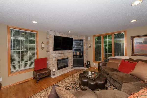 Chanhassen, MN 55317,2109 Stone Creek DR