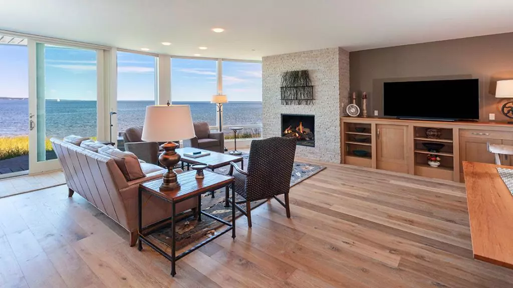 Duluth, MN 55802,920 S Lake AVE