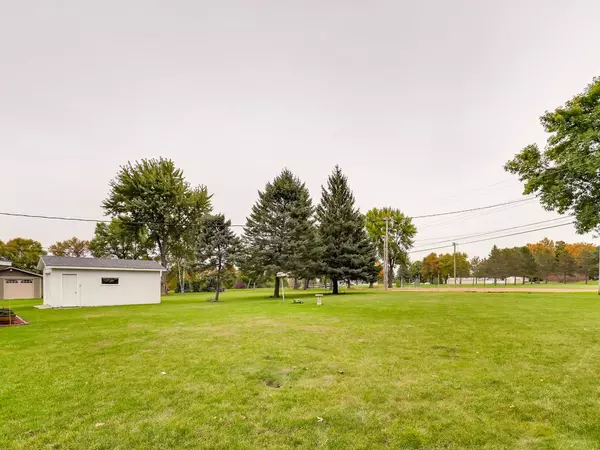 Montgomery, MN 56069,817 E Circle DR
