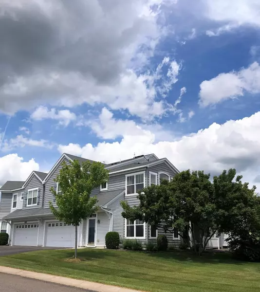 1904 Shamrock PL, Chaska, MN 55318