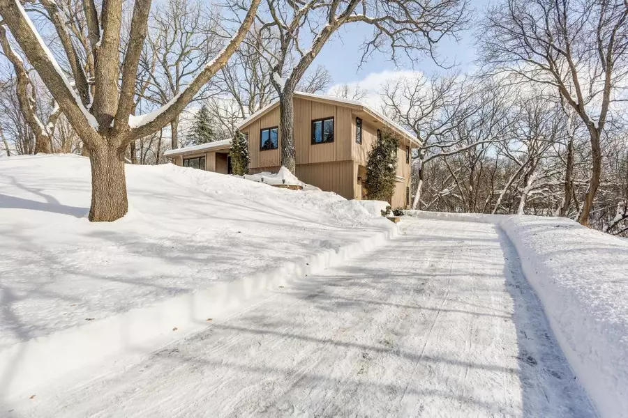 3760 S Hills DR, Eagan, MN 55123