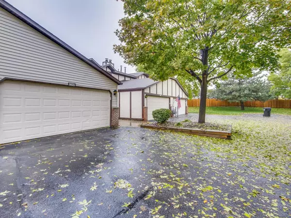 8621 Maplebrook Pkwy, Brooklyn Park, MN 55445